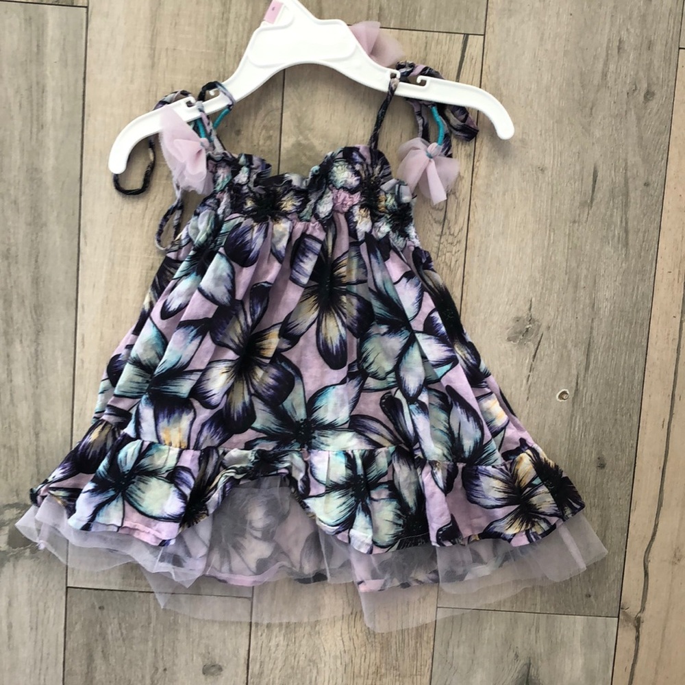 Adorable girls top!